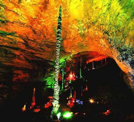 長沙出發(fā)到溶洞奇觀黃龍洞、天門山、玻璃棧道、鳳凰古城九景往返三日游